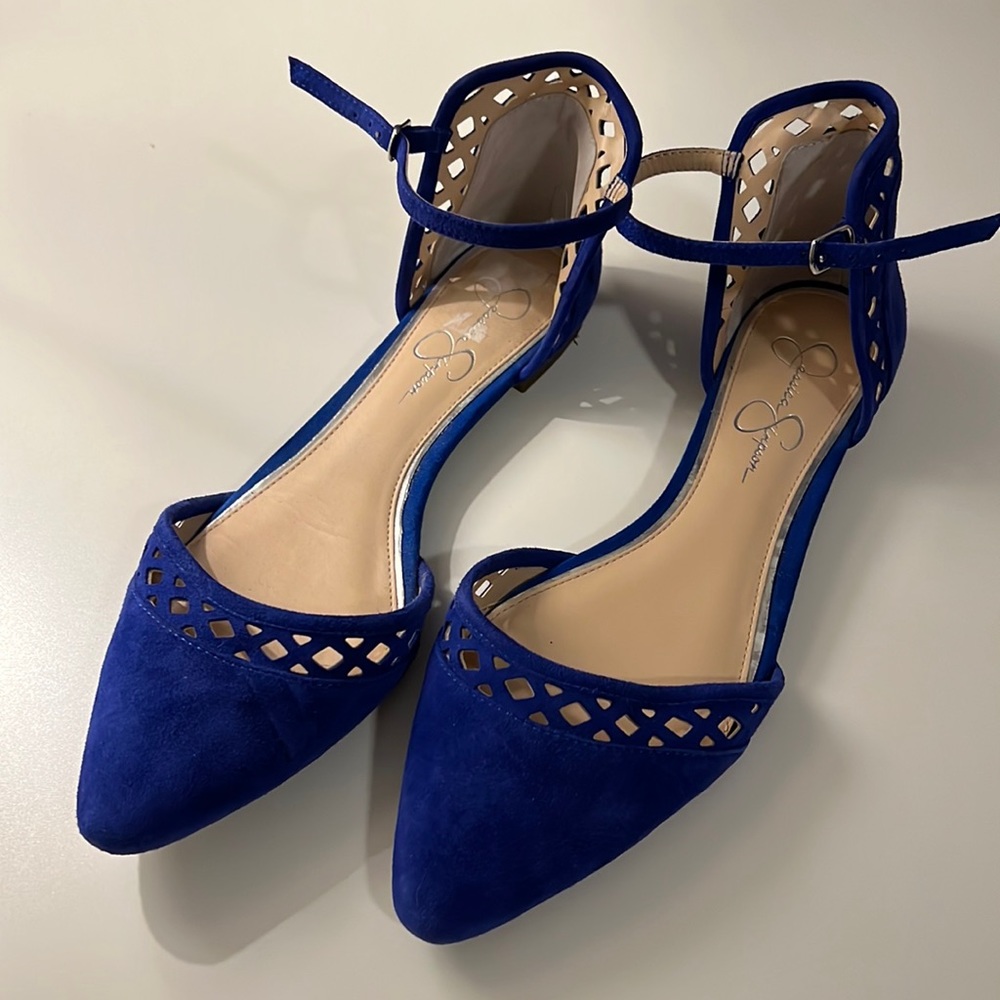 Flat dress shoes